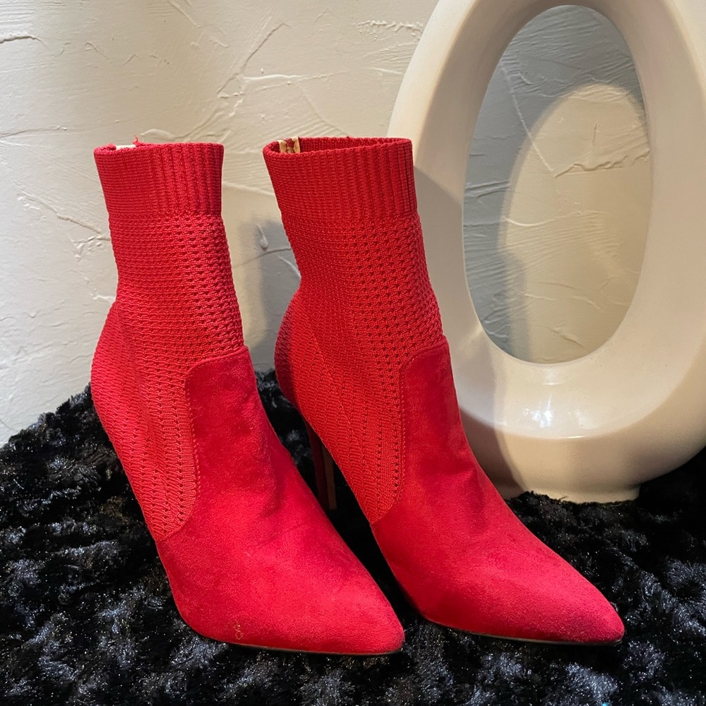 Red boots - Picture 2 of 5